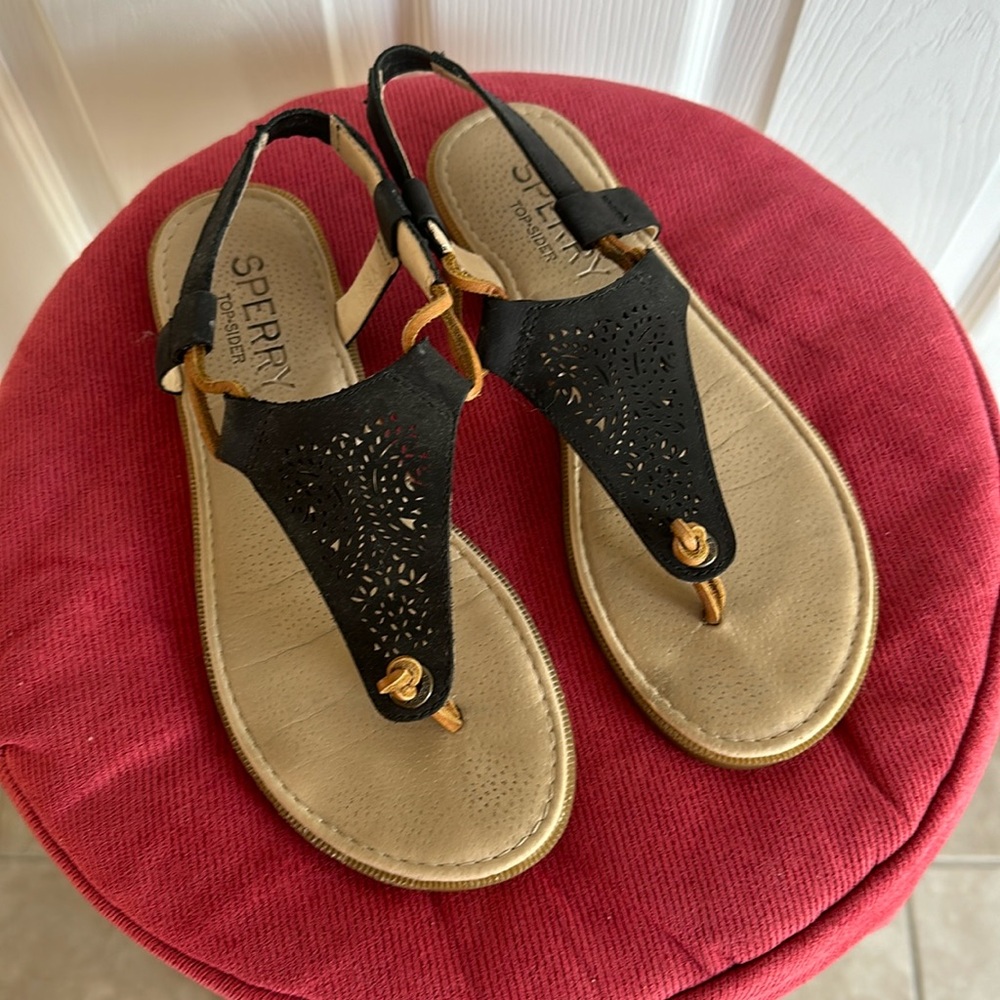 Sperry topsider black comfy stretch on thong leather sandal w/ non mark sole. 6